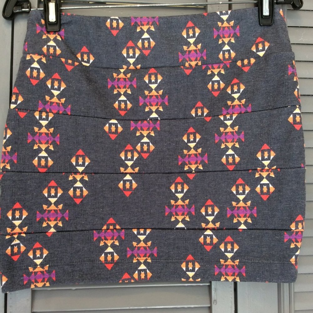 Nollie Tribal Print Gray Mini Skirt Size Medium